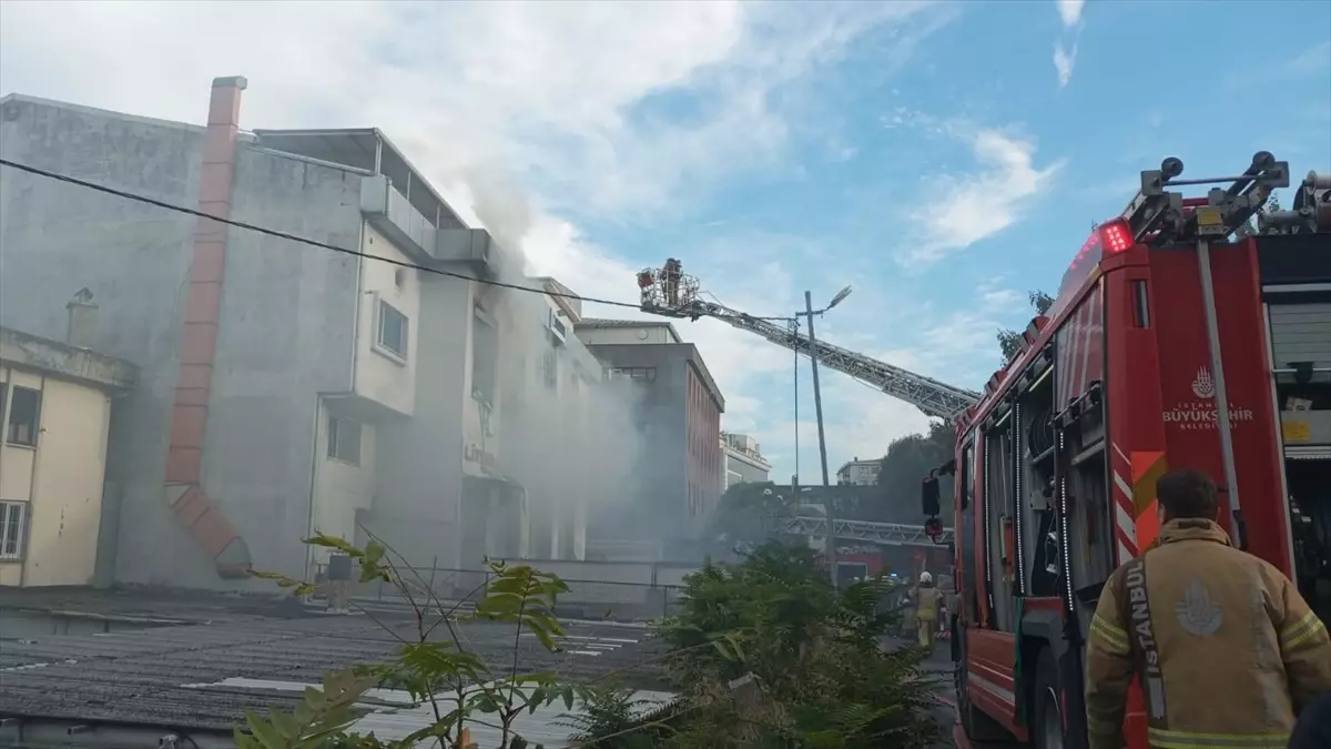 Beylikdüzü’nde Fabrikada Yangın